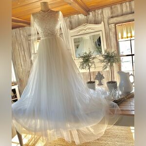 Elegant White Lace Wedding Dress|with sleeves